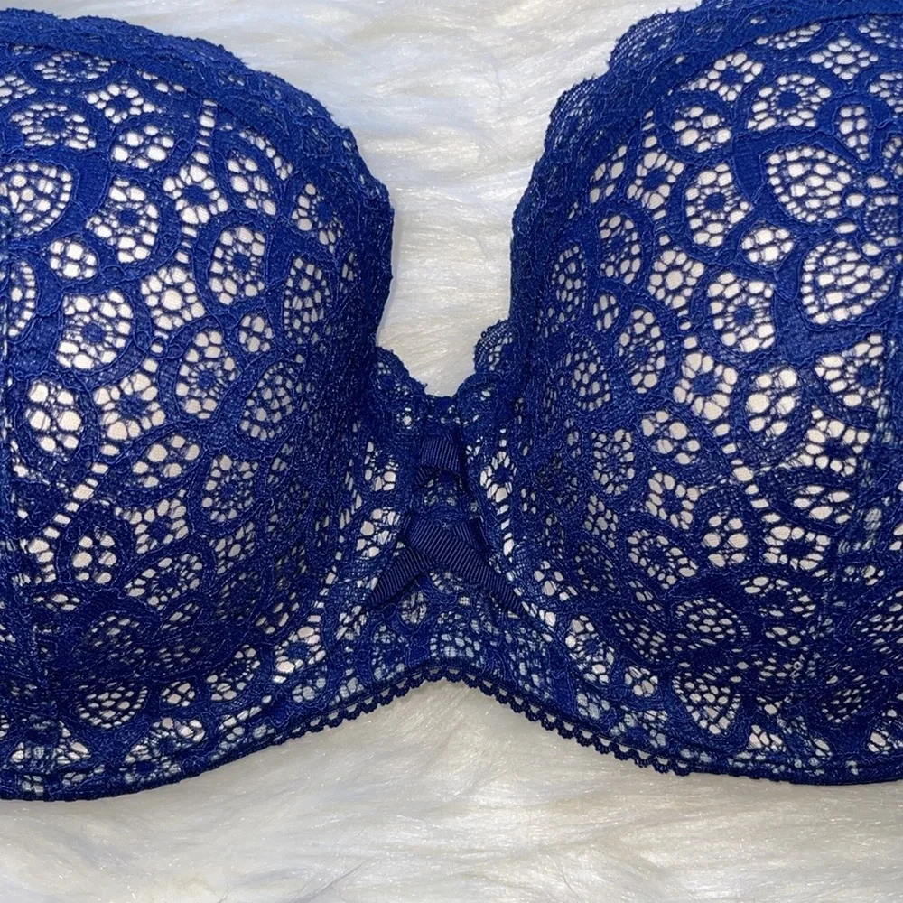 Victoria’s Secret Dream Angel Lined Demi Bra.size 32DDD. NWT Regular price 59.5$